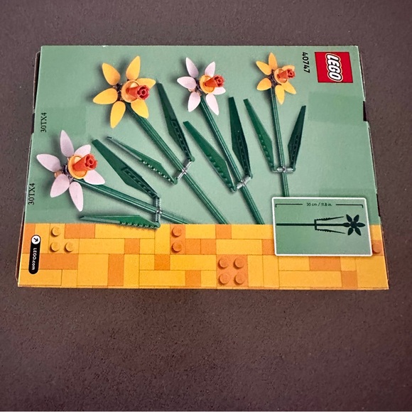LEGO Daffodils 40747 | Botanical Collection | 216 pcs | NIB - Picture 4 of 5